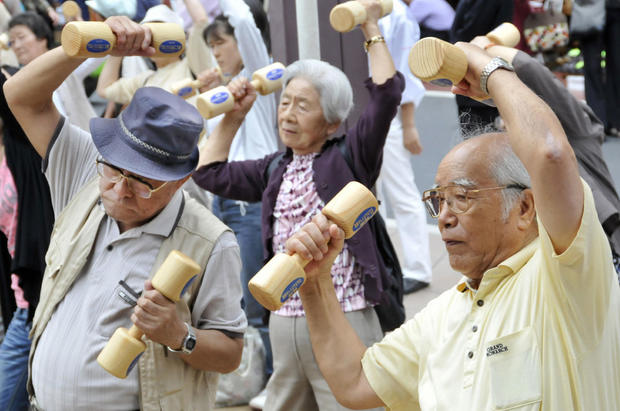 Японские исследователи настаивают: люди до 75 лет - это молодежь
