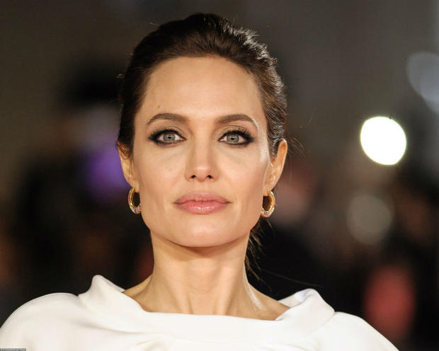 Анджелина Джоли в гневе: Голливуд принял сторону Брэда Питта