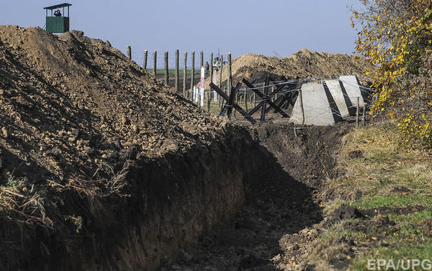 Украина продолжает отгораживаться "Стеной" от России: пограничники опровергают прекращение работ