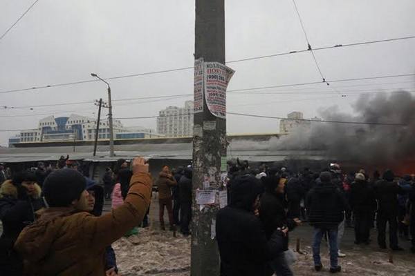 В центре Одессы горит знаменитый «Привоз»(фото)