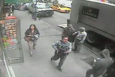 В Эквадоре задержан подозреваемый в краже 36 кг золота у инкассаторов в Нью-Йорке
