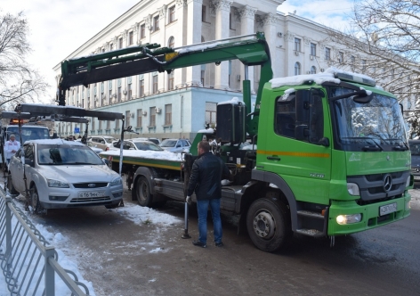 В Крыму повысят стоимость эвакуации машин и штрафстоянки [новые тарифы]