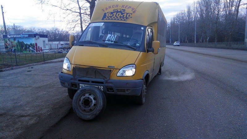 В Крыму одной маршруткой управлял пьяный водитель, а у другой на ходу отвалилось колесо [фото]