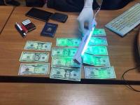 Профессора столичного университета КРОК поймали на взятке в 400 долларов(фото)