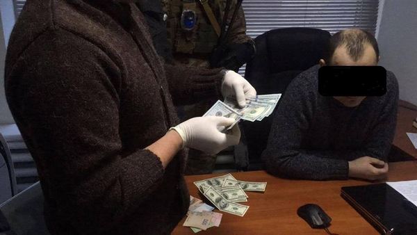 В Одессе замначальника таможенного поста «погорел» на взятке(фото)