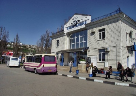 На крымских автовокзалах за билетами выстроились очереди