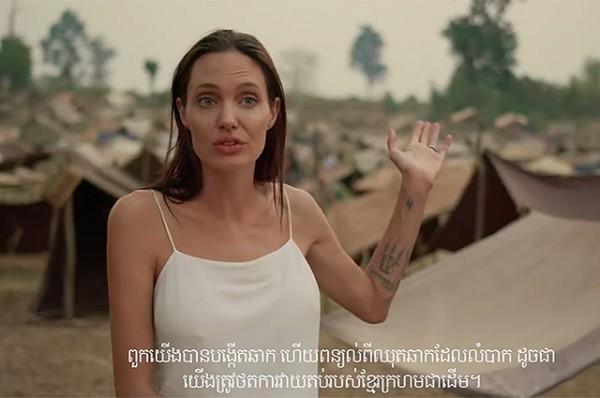 Анджелина Джоли без макияжа и белья в трейлере своего нового фильма