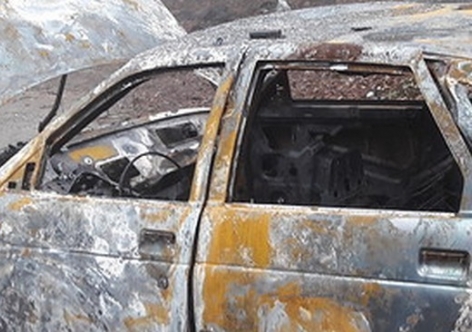 В Крыму разыскивают владетеля сгоревшей машины [фото]