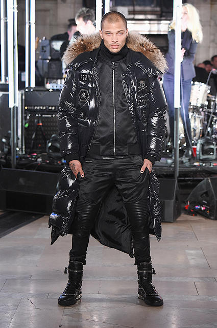Самый красивый преступник: Джереми Микс стал дебютантом нью-йоркской Недели моды