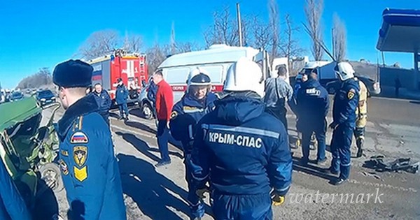 В ДТП на крымской трассе баба очутилась зажата в машине [фото]