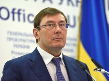 Луценко: суд разрешил заглазное расследование в взаимоотношении экс-министра Клименко
