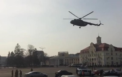 В центре Чернигова вертолет забрал генерала
