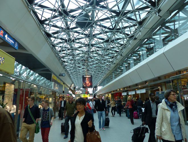 В берлинских аэропортах возникли забастовки
