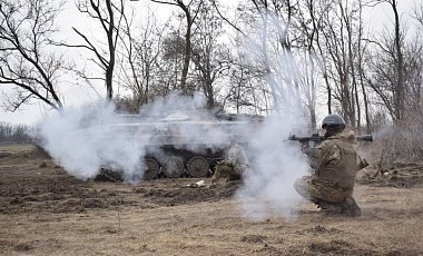 В итоге обстрела близ Лобачево погибли двое военных - штаб
