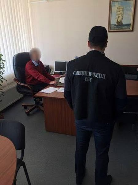 В Одессе при получении взятки правоохранители застопорили особенно командированного замначальника таможни