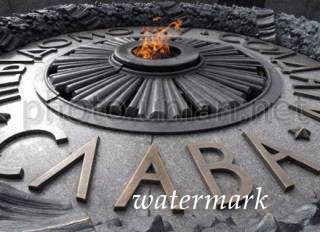 В Киеве вандалы изуродовали комплекс Бессмертного огня