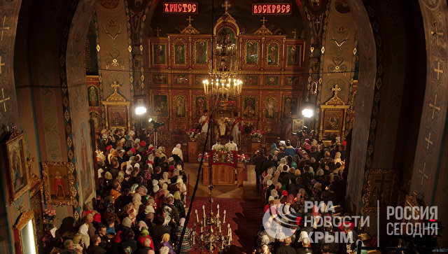 Православный мир отмечает Пасху - в Крым забросят благодатный жар [фото, видео]