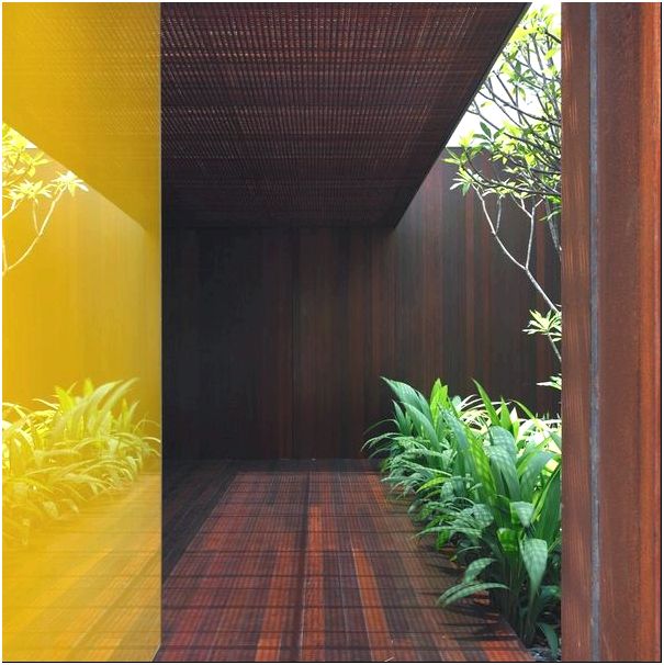 Внутренний сад современного дома в Бразилии