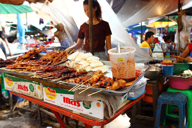 В Таиланде велели прибрать со всех улиц города прилавки с едой