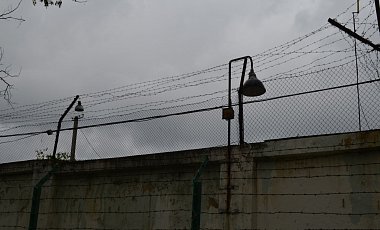 В Тернополе 12 заключенных порезали себе десницы в знак протеста