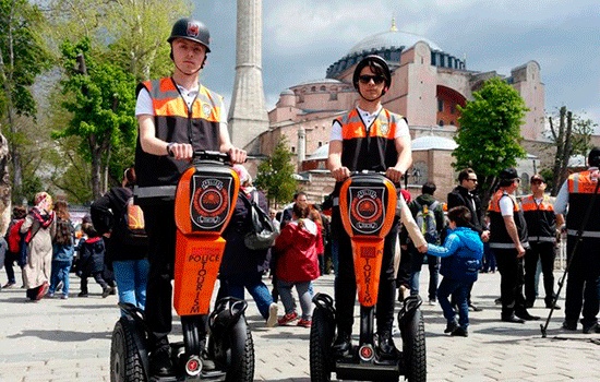 В Стамбуле создали новоиспеченные патрули полиции особенно для туристов