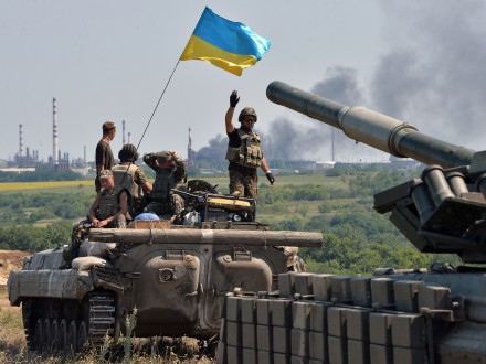 Четверо украинских военных получили ранения с азбука суток – штаб АТО