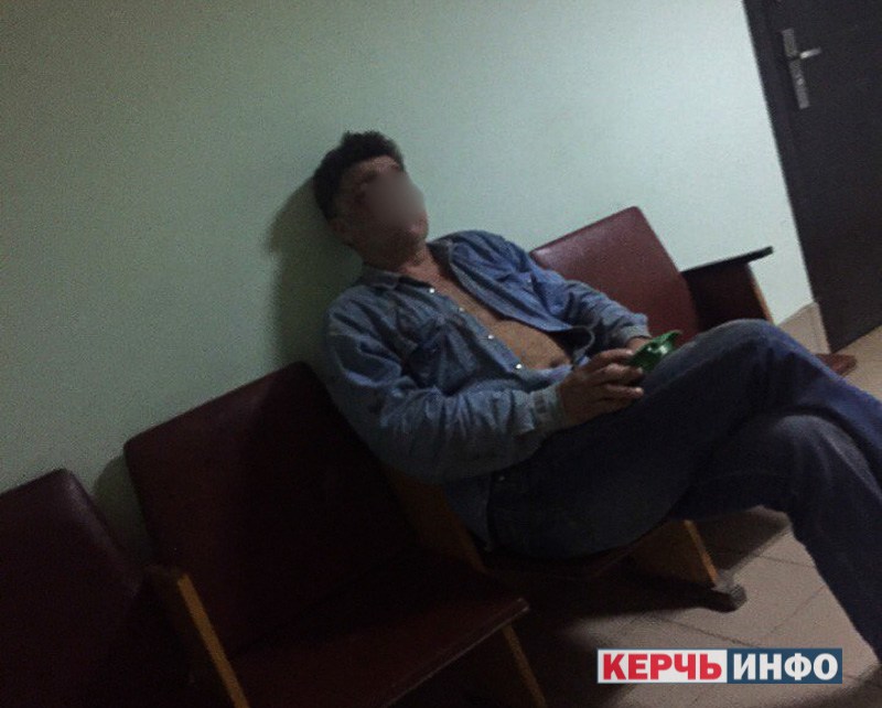 "Содержите меня четверо": в Крыму бывший полицейский заездил ребятенков [фото]