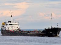 В порт Одессы забежал теплоход «Граф» под российским триколором