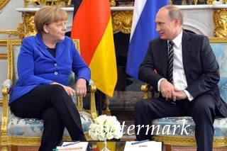 Похоже, Меркель вяще не почитает, что Путин жительствует в «другом мире». И не видает резона в наблюдателях ООН на Донбассе