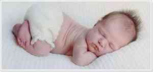 Поза ребенка во время сна: как спят дети?