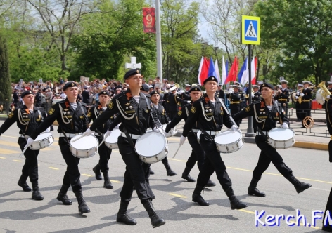 Керчан на военном параде впечатлили зенитные "Триумфы" [фото, видео]