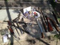 Под Киевом у рецидивиста изъяли оружейный арсенал, наркотики и антиквариат(фото)