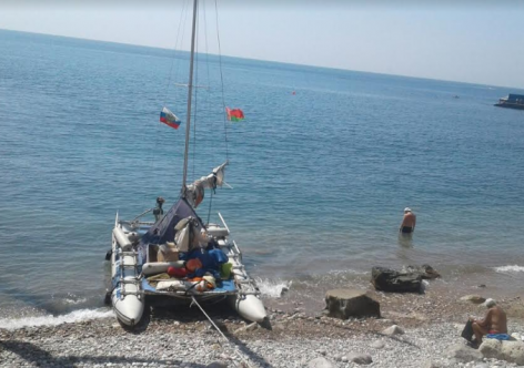 В штормовом море у берегов Крыма спасали яхту с пассажирами [фото]