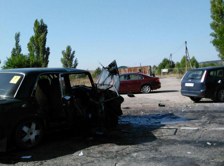 В ДТП на крымской трассе погиб пассажир ВАЗа, двое потерпевших [фото]