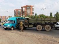 На Донетчине в итоге столкновения военного «Урала» и маршрутки травмированы два человека(фото)