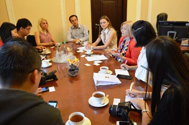 Перший заступник Голови Верховної Ради України Ірина Геращенко зустрілась з китайськими журналістами та блогерами