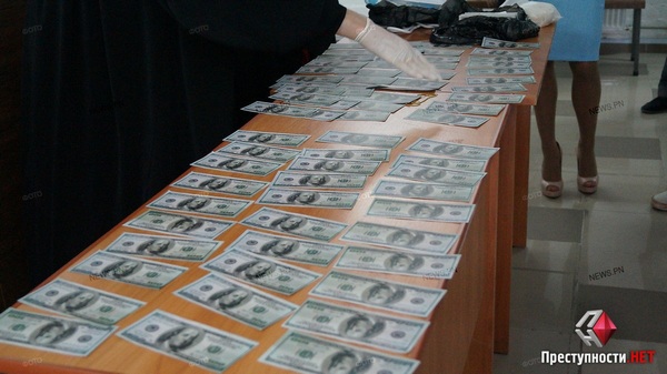 В деле о крупной взятке бывшего вице-губернатора Николаевщины доллары в вещдоках очутились имитационными(фото, видео)