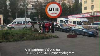 В Киеве на младенческой площадке баба отворила пальбу. Пришлось поработать полиции и «скорой»