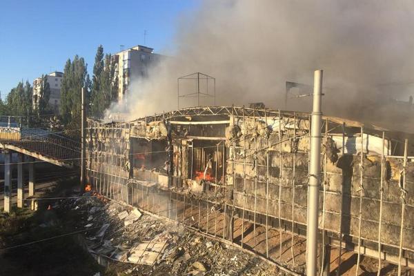 На базаре «Колибрис» на столичной Борщаговке приключился масштабный пожар(фото, видео)
