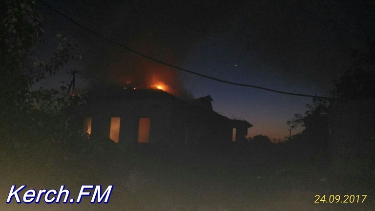 В Крыму под утро возгорелся дом [фото]