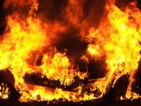 В Херсоне дядька оскорбился на бытие и за ночь подпалил три автомобиля(фото)