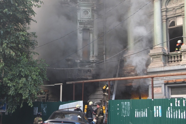 В Одессе ликвидирован пожар в доме Руссова(фото)