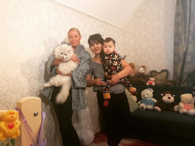 Анастасия Волочкова показала комнату прислуги и осталась довольна чистотой и порядком