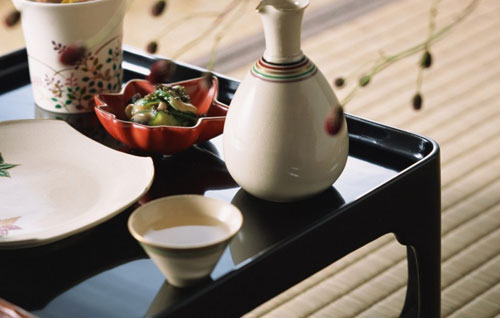 В Японии постановили снизить цены на саке для туристов
