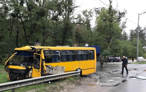 На Киевщине в ДТП попал автобус Нацгвардии, есть жертвы