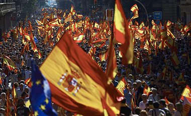 В Барселоне ныне протестовали против самостоятельности Каталонии
