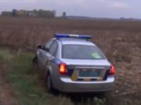 Полтавский полицейский, влипнув на взятке, кинул напарника и пробовал исчезнуть в поле(видео)