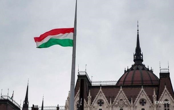 Венгры митинговали за "самоопределение" Закарпатья