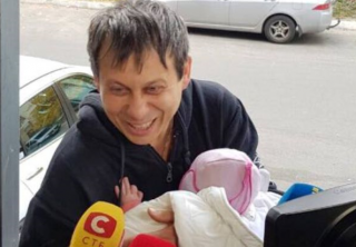 Похищенного в Киеве младенца вернули родителям, а у похитителей нашли тубус от противотанковой ракеты