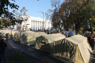 Участники акции возле Рады выдвинули Порошенко ультиматум